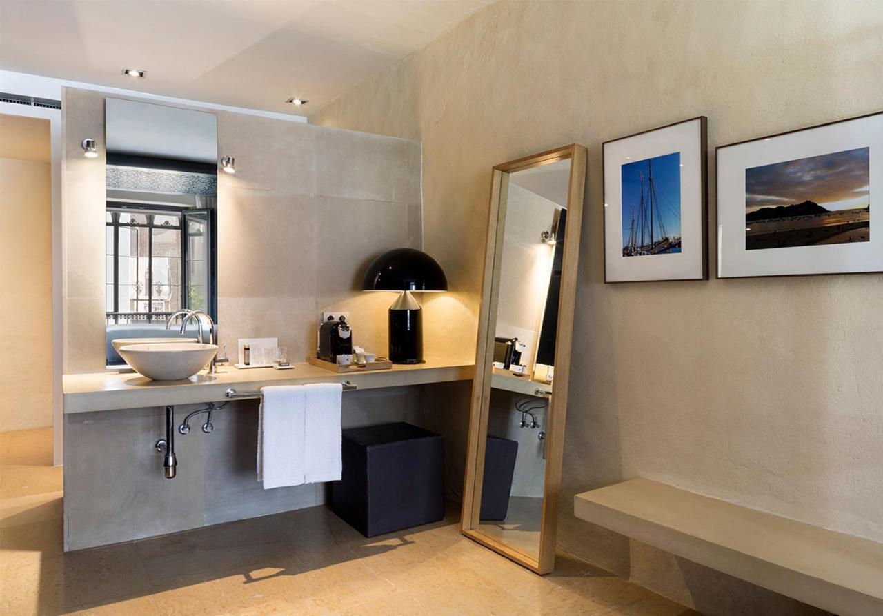 Eme Catedral Mercer Hotel Sevilla Exteriör bild Bathroom