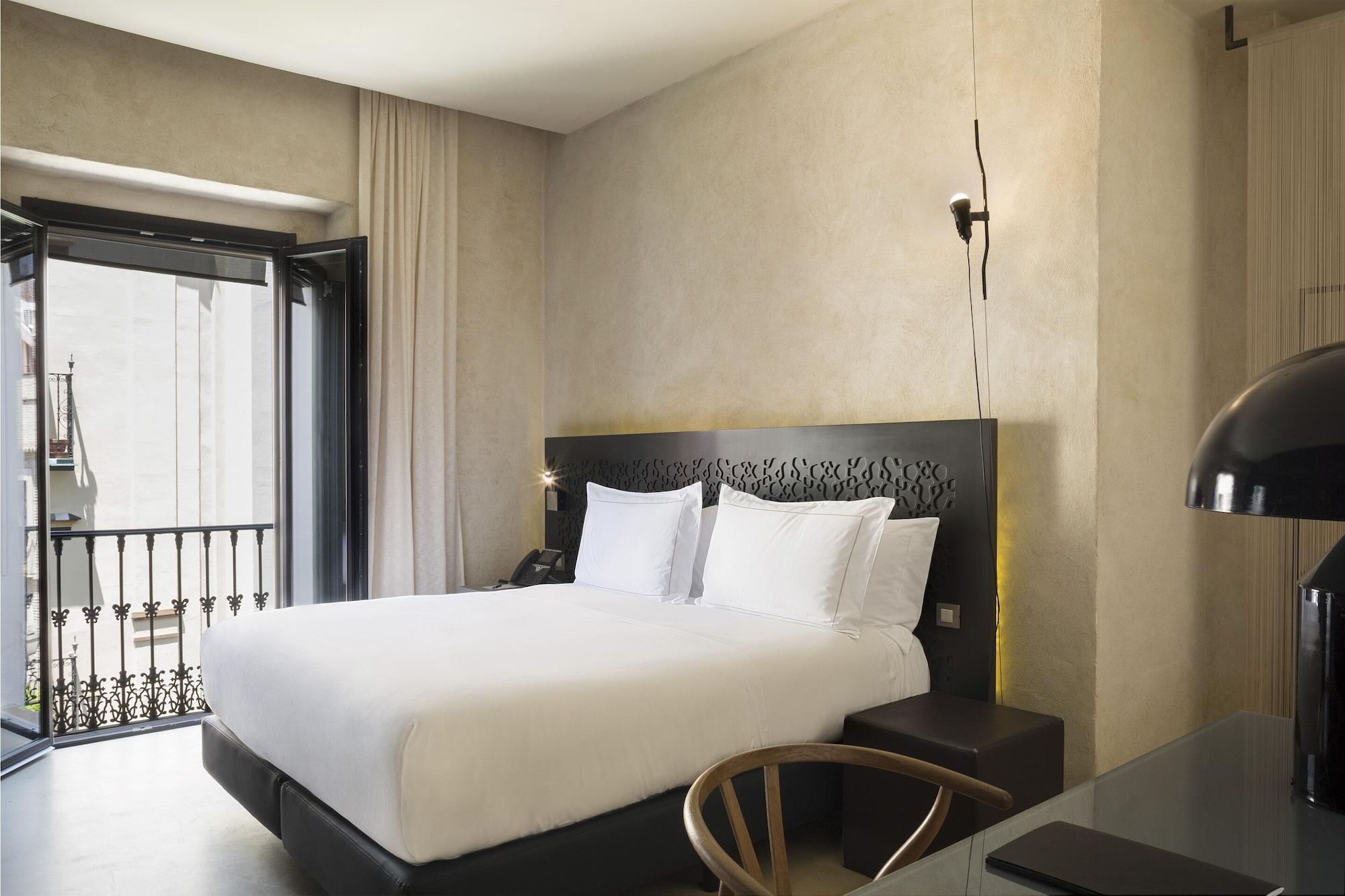 Eme Catedral Mercer Hotel Sevilla Exteriör bild A room at the hotel