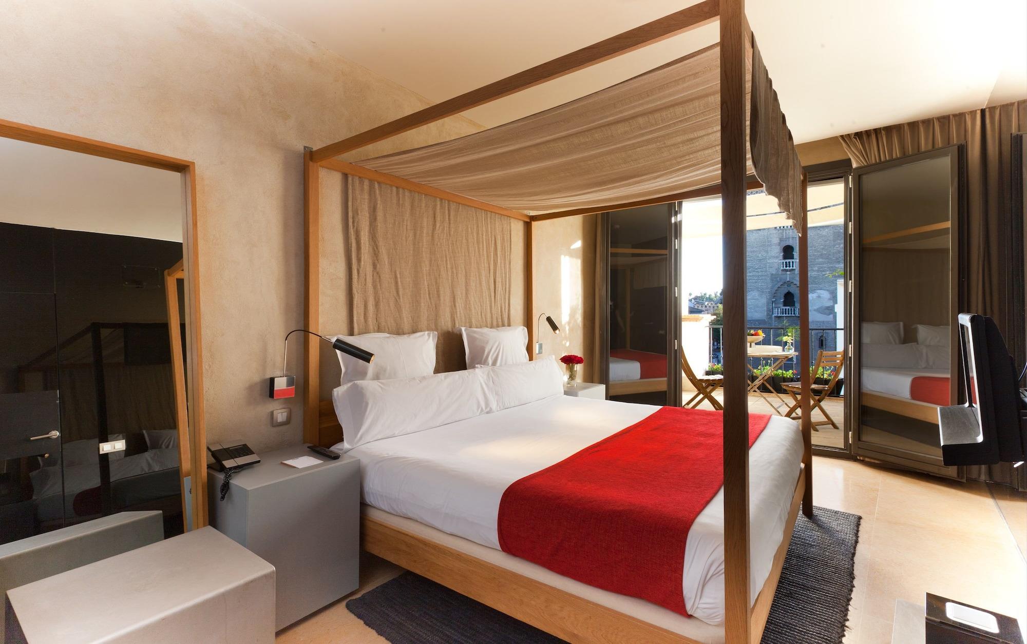 Eme Catedral Mercer Hotel Sevilla Exteriör bild A bedroom at the hotel