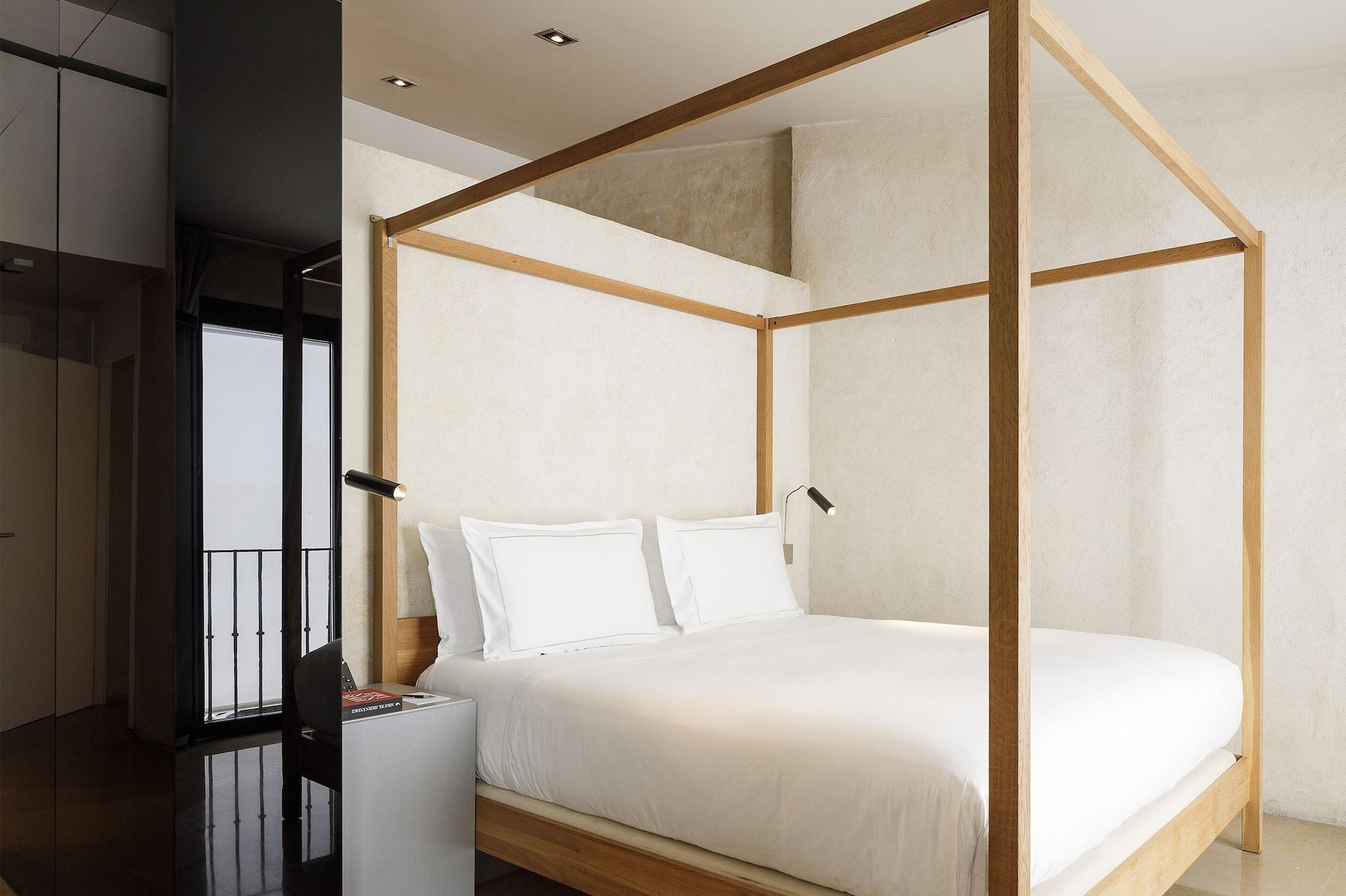 Eme Catedral Mercer Hotel Sevilla Exteriör bild A bedroom at the hotel