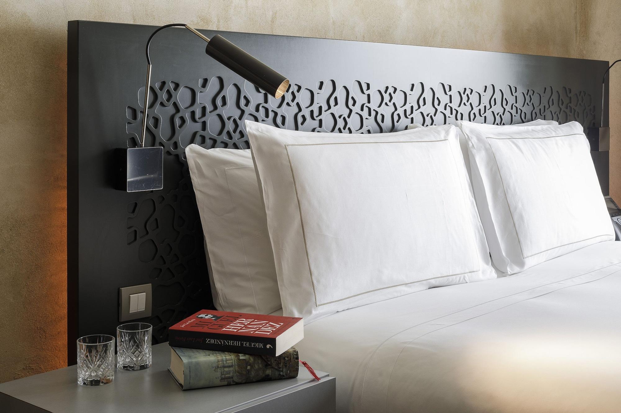 Eme Catedral Mercer Hotel Sevilla Exteriör bild A room at the hotel