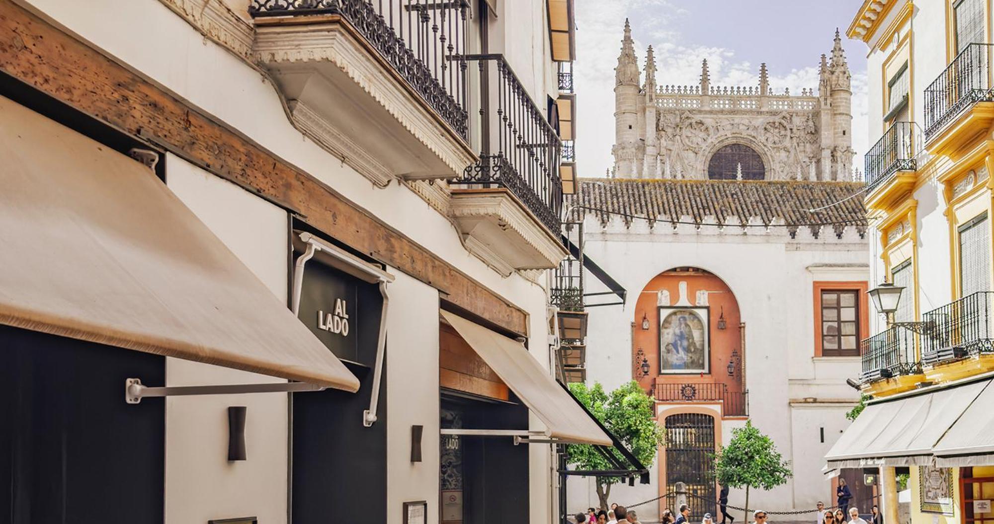Eme Catedral Mercer Hotel Sevilla Exteriör bild A shop in Granada, Spain