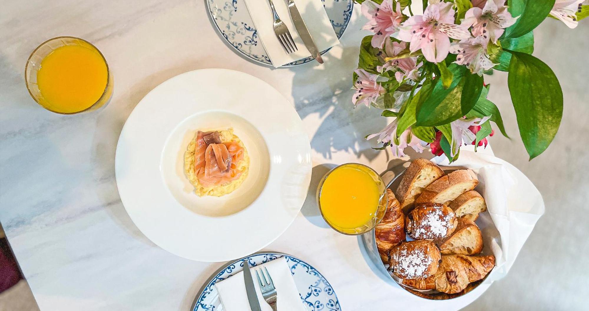 Eme Catedral Mercer Hotel Sevilla Exteriör bild A breakfast at the hotel