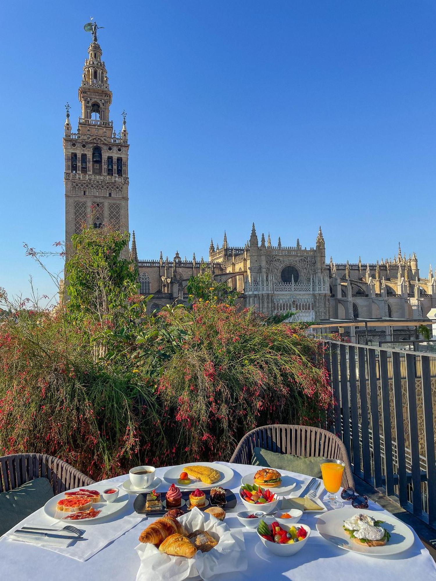 Eme Catedral Mercer Hotel Sevilla Exteriör bild The University of Seville