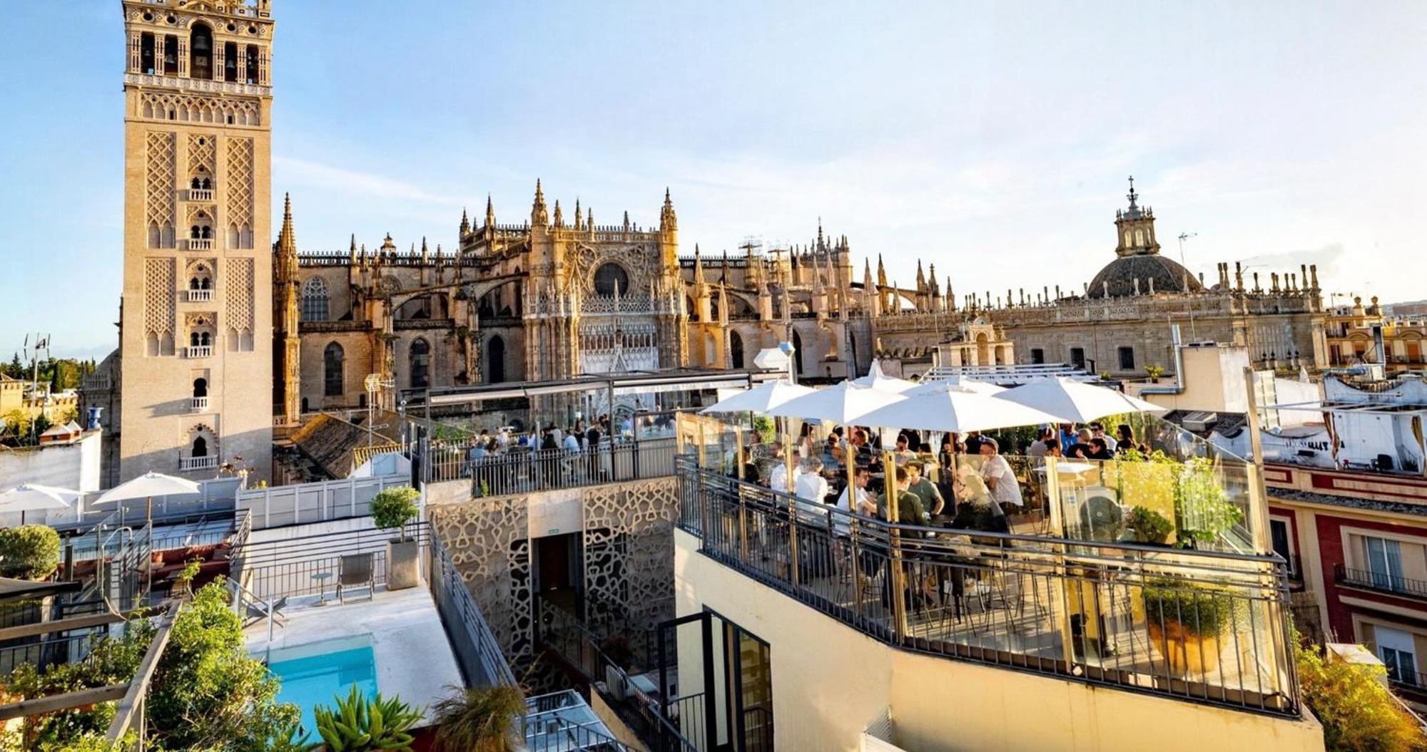 Eme Catedral Mercer Hotel Sevilla Exteriör bild The roof terrace of the hotel