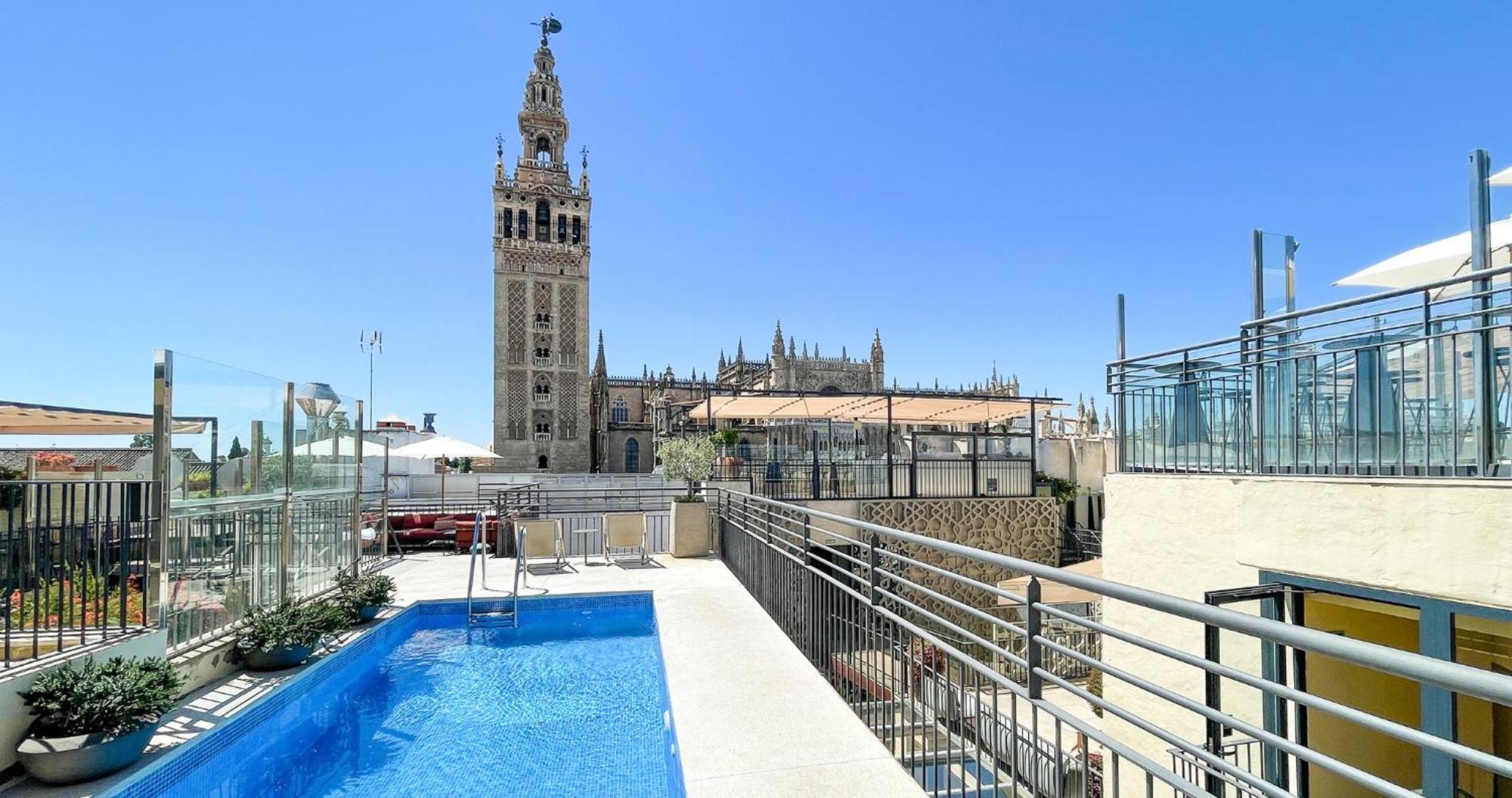 Eme Catedral Mercer Hotel Sevilla Exteriör bild Rooftop pool at Hotel Granada Center