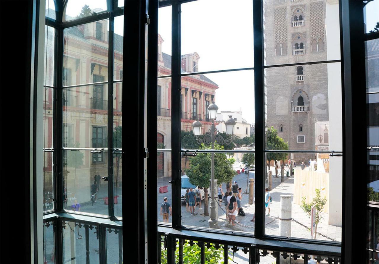 Eme Catedral Mercer Hotel Sevilla Exteriör bild A window in the house of Picasso in Barcelona