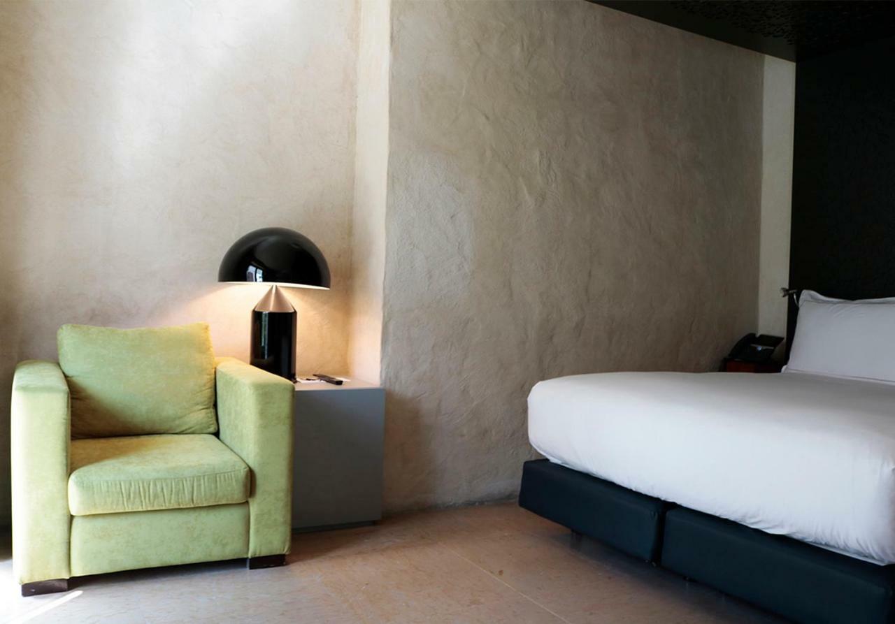 Eme Catedral Mercer Hotel Sevilla Exteriör bild A room at the hotel