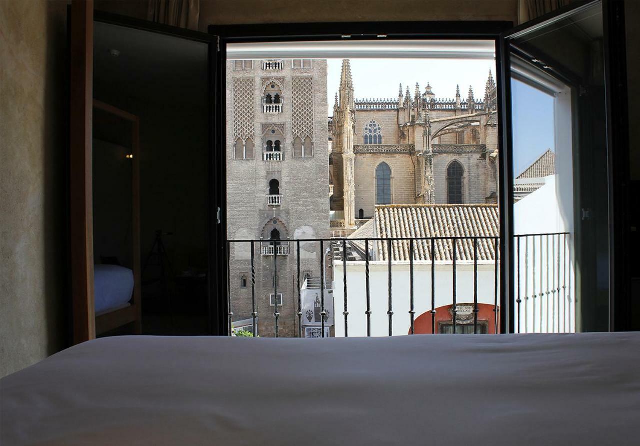 Eme Catedral Mercer Hotel Sevilla Exteriör bild View of the Cathedral of Seville from the hotel