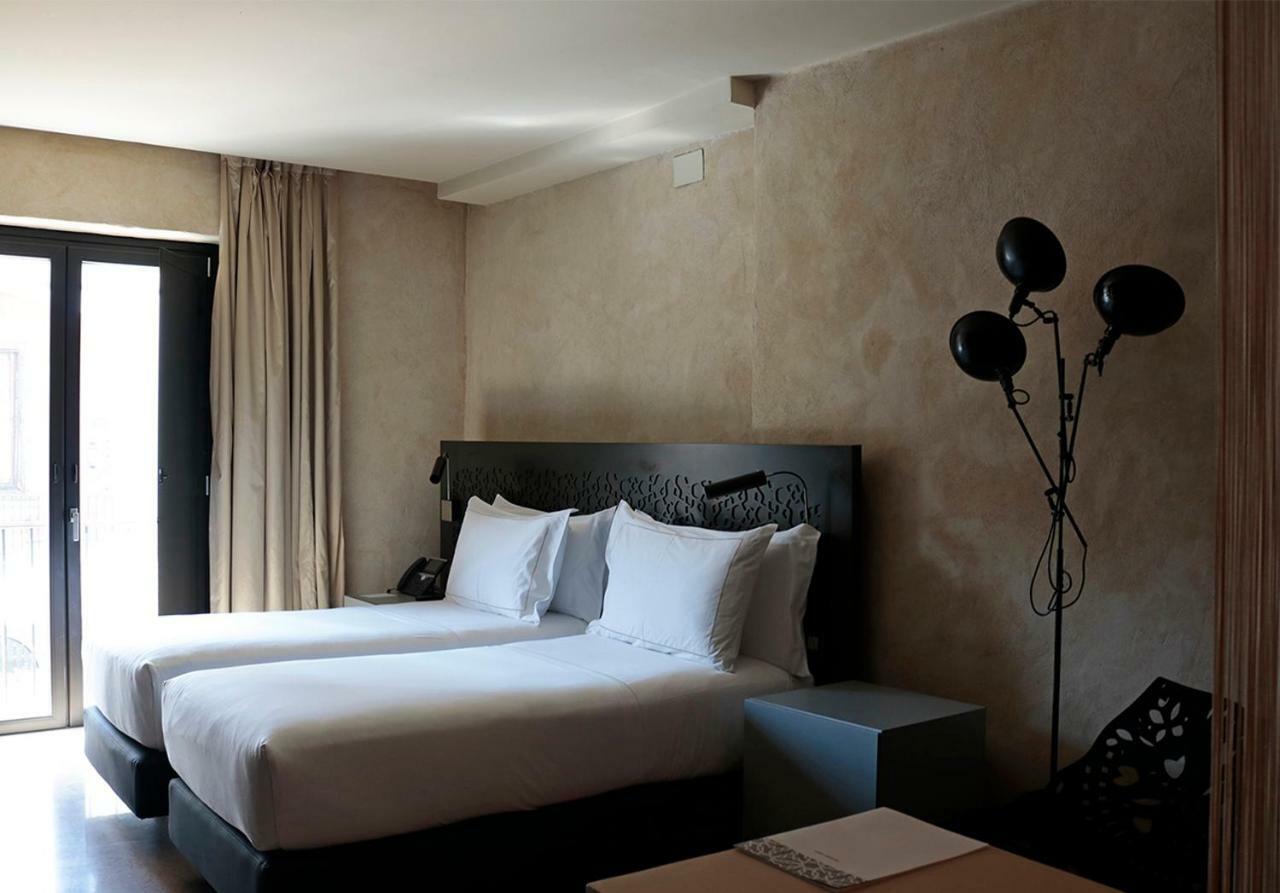Eme Catedral Mercer Hotel Sevilla Exteriör bild A room at the hotel