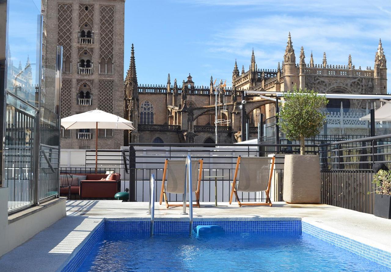Eme Catedral Mercer Hotel Sevilla Exteriör bild Rooftop pool at Hotel Casa 1887