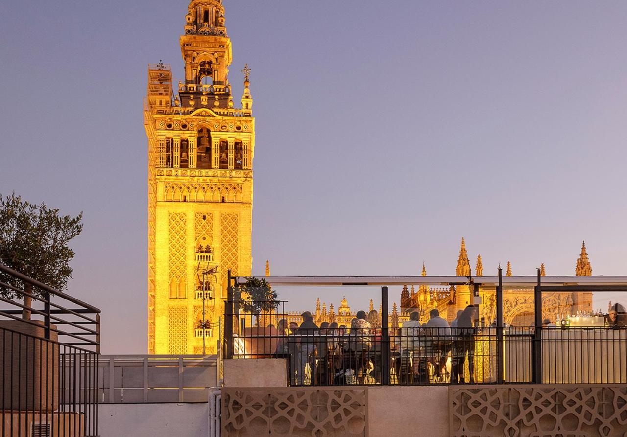 Eme Catedral Mercer Hotel Sevilla Exteriör bild The Giralda